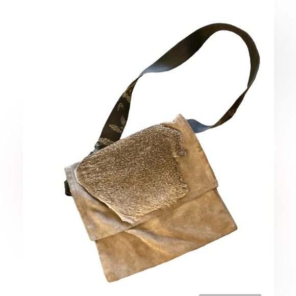 🔥HANDMADE SUEDE W/ FUR SHOULDER BAG - Picture 2 of 5